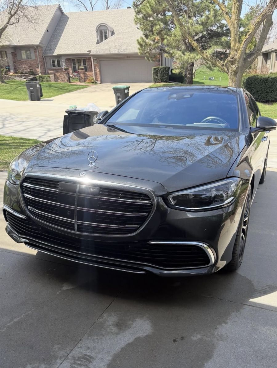 Mercedes S580 covered in foam during pre-wash