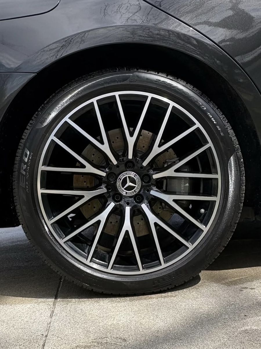 Glossy 3/4 angle shot of finished S580